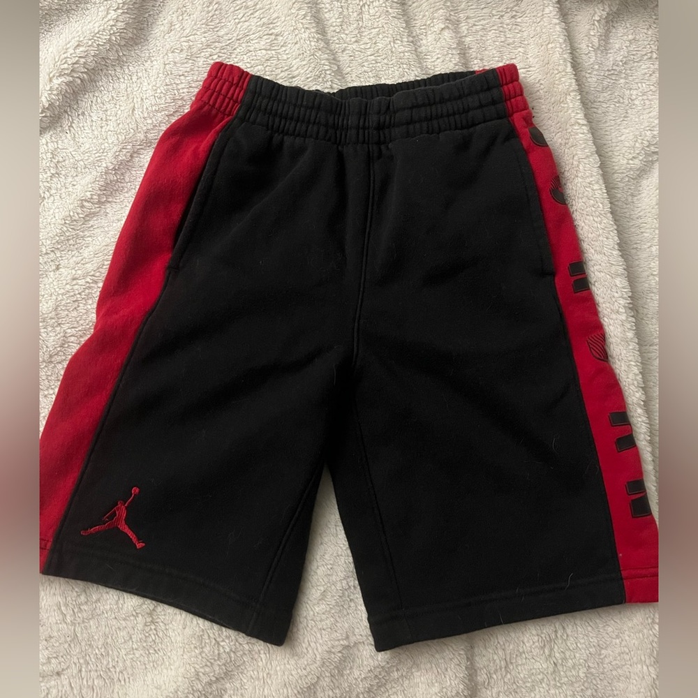 Boys Jordan lounge shorts